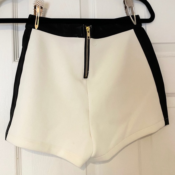 Comfy and chic - High waisted shorts - Picture 2 of 3